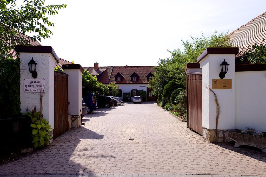 Fogado Az Oereg Preshez Mor Exterior photo